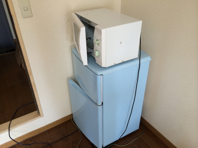 冷蔵庫＋電子レンジの回収（搬出作業）